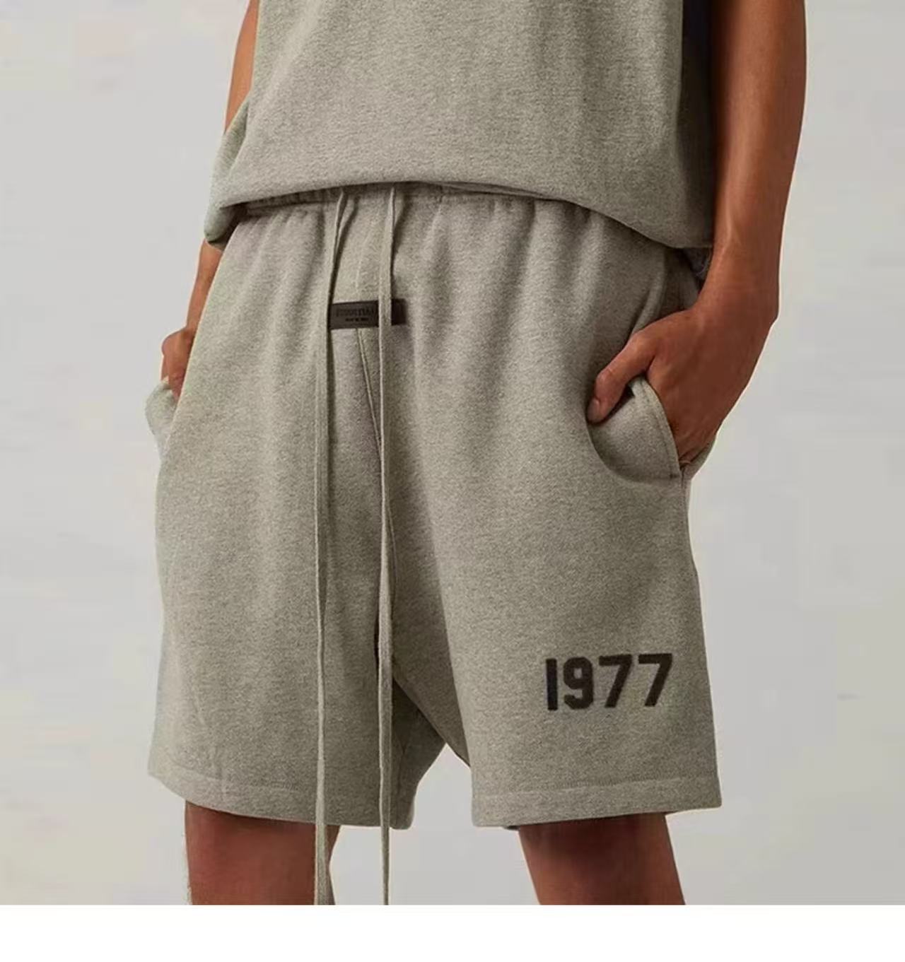 Vintage 1977 Graphic Sweat Shorts – Relaxed Fit Casual Streetwear Shorts