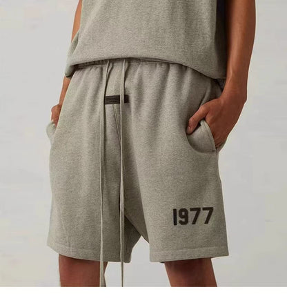 Vintage 1977 Graphic Sweat Shorts – Relaxed Fit Casual Streetwear Shorts
