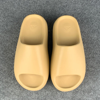 Yeezy Slides 'Desert Sand'