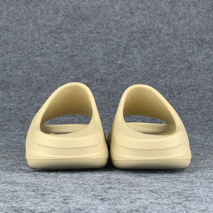 Yeezy Slides 'Bone'