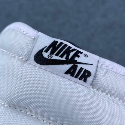 Air Jordan 1 Retro High OG 'Black Toe' 2016