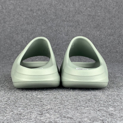 Yeezy Slides 'Salt'