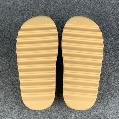Yeezy Slides 'Desert Sand'