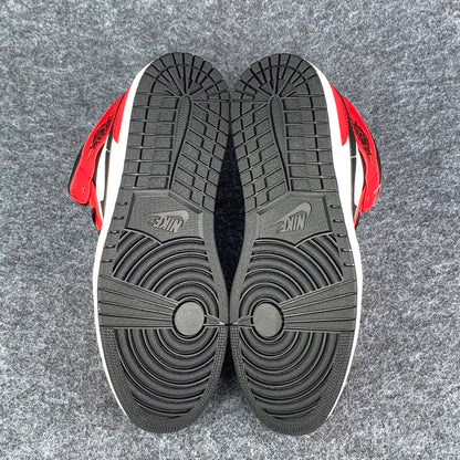 Air Jordan 1 Mid 'Chicago Black Toe'