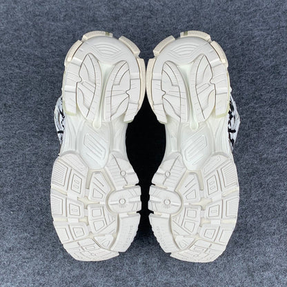 Balenciaga Runner Sneaker Graffiti 'White'