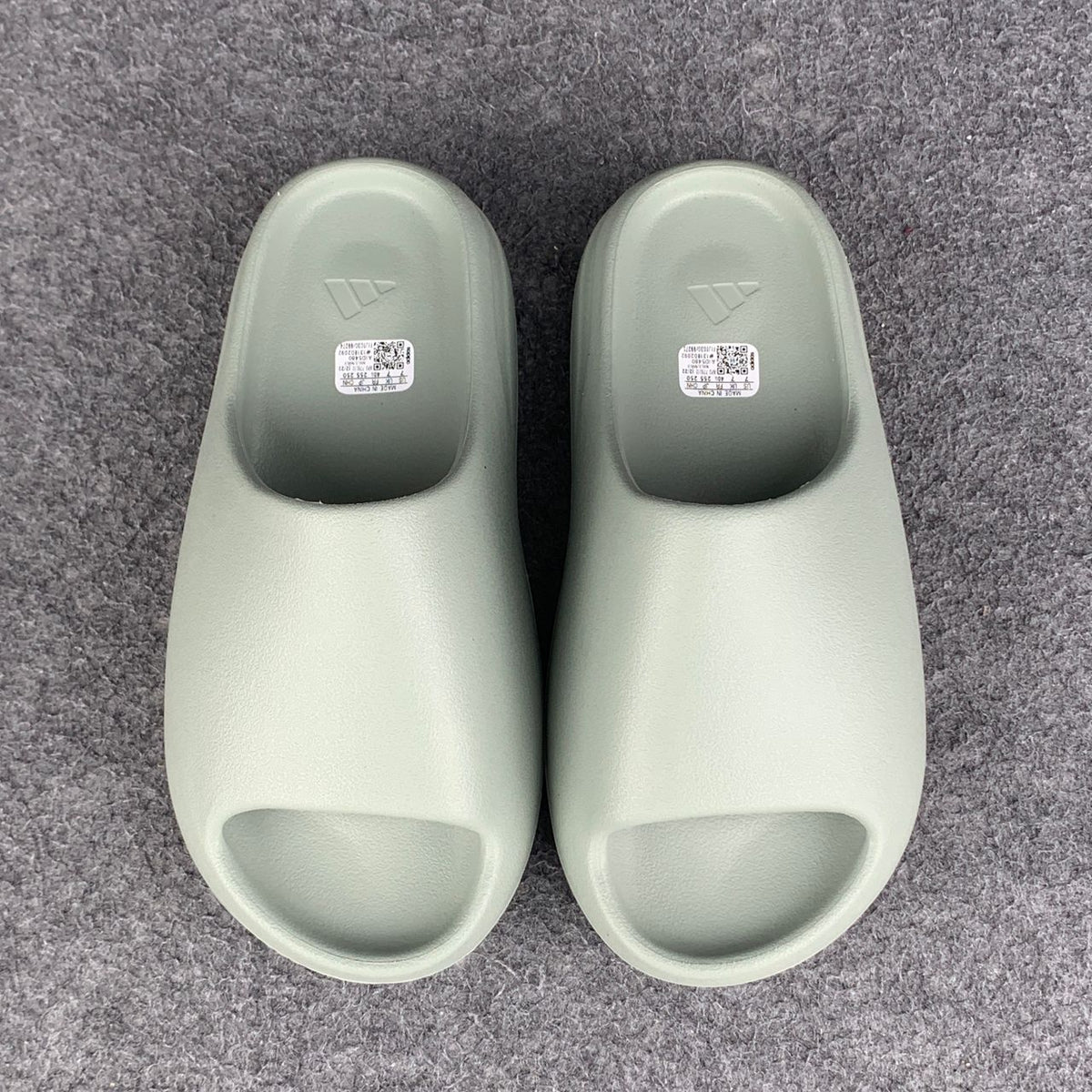 Yeezy Slides 'Salt'