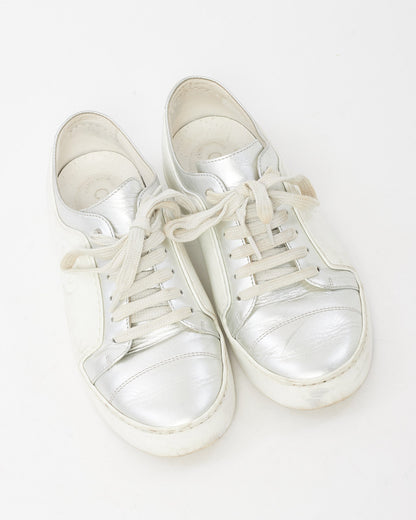 Chanel White Leather and Silver CC Logo Low-Top Sneakers - 36