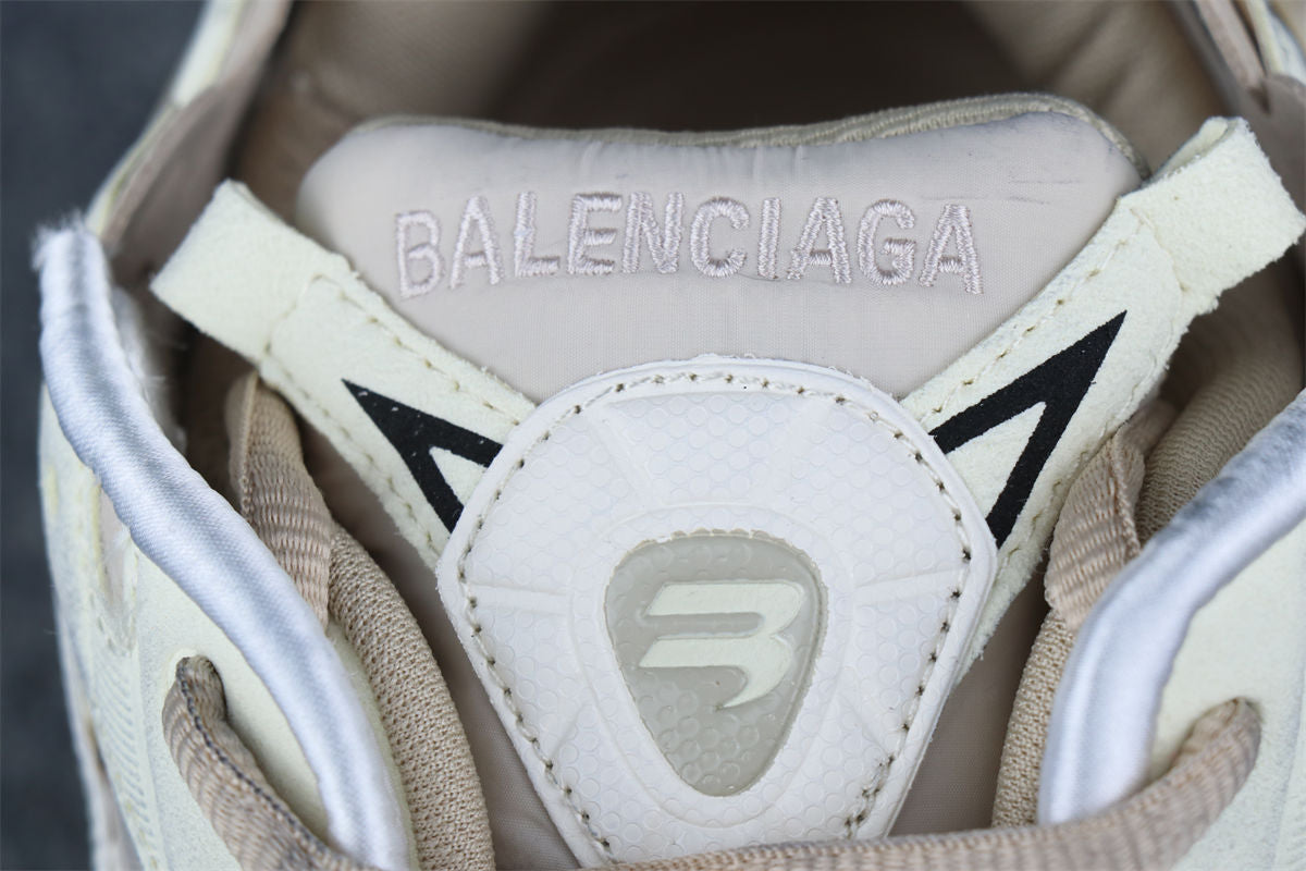 Balenciaga Wmns Runner 'Worn-Out - Beige'